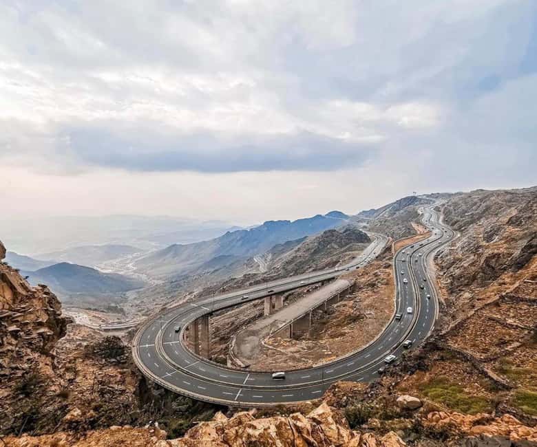 Abha City Tour & Rijal Almaa - El Sahab Park: cloud views, two quick viewpoints, and monkey logistics