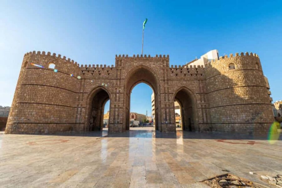Al Balad Old Town Tour in Jeddah Historical City - Pickup in the Hotel Hall, Then Off in a Private Vehicle