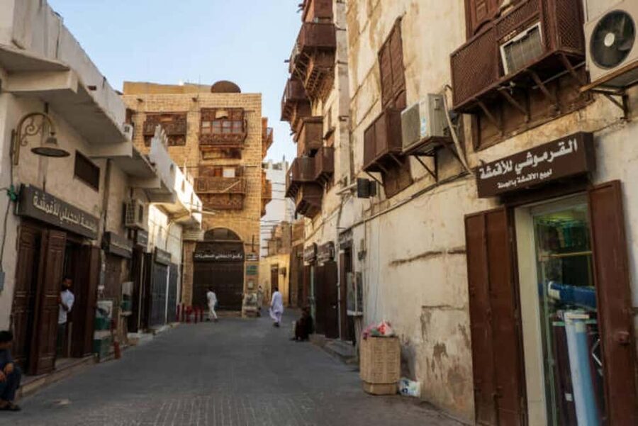 Al Balad Old Town Tour in Jeddah Historical City - Al-Balad Walk: Harrat Lanes, Souqs, and Everyday Architecture