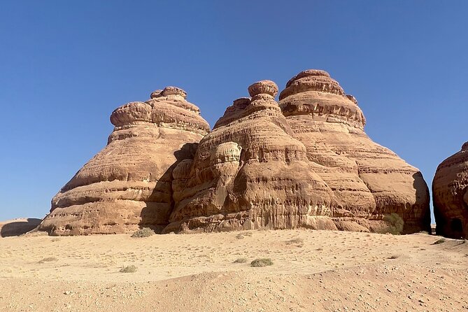 Alula Full Day Tour - From Prince Abdul Majeed Airport Pickup to the Desert Tomb City at Hegra