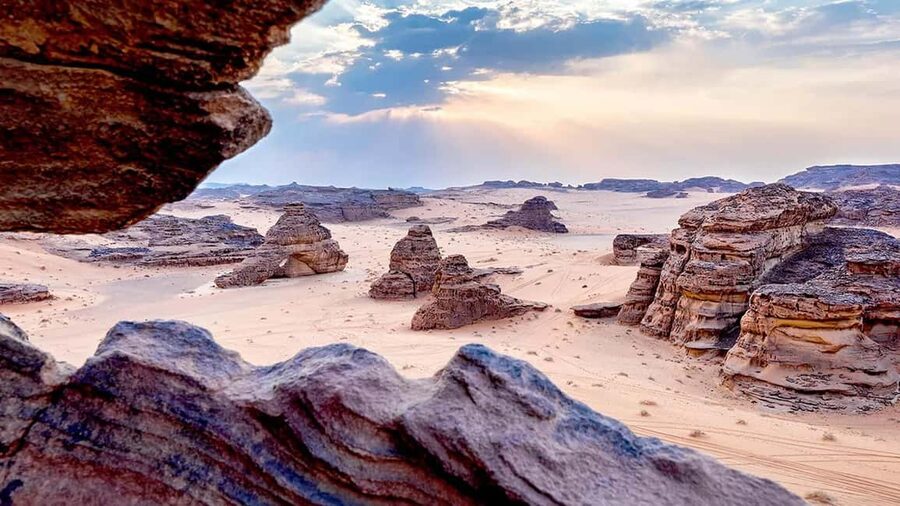 AlUla: Sharaan Nature Reserve - Sand driving, rock formations, and the best moments for photos