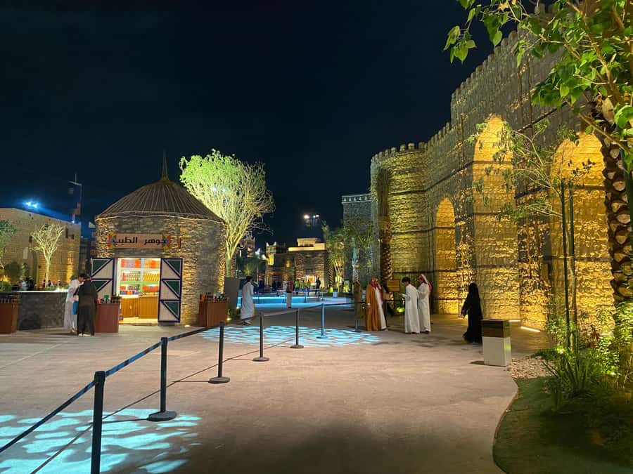 Boulevard World, Boulevard Riyadh Private Tour+Saudi Meal - Boulevard Riyadh City: concerts, shopping, and a second long dance show block