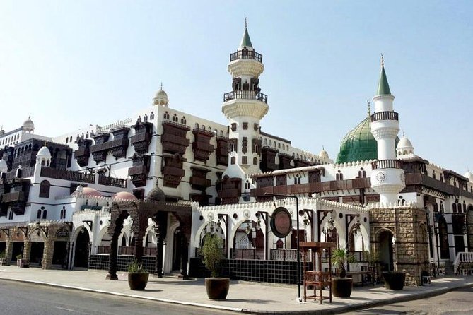 discover Jeddah city - Going at Your Own Pace, Without Losing the Guide’s Direction