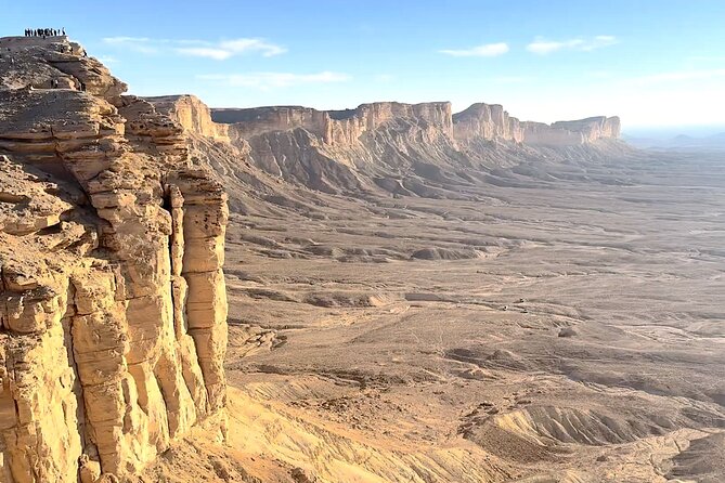 Edge of The World & Deer Reserve Off-road 4x4 Car Tour in Riyadh - Edge of The World: hike options, peak photos, and a sunset picnic