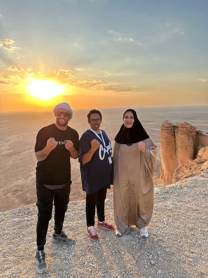Edge of The World Riyadh,Camel Ride ,Bat Cave Visit & Dinner - The Edge of The World Hike: Views, Timing, and How to Move