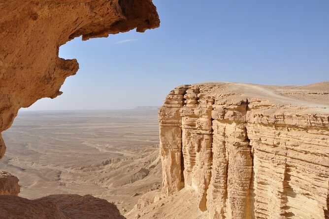 Edge of the World Tour from Riyadh Private 4x4 Car Pick up - Traditional Saudi food, and how weather can change the plan