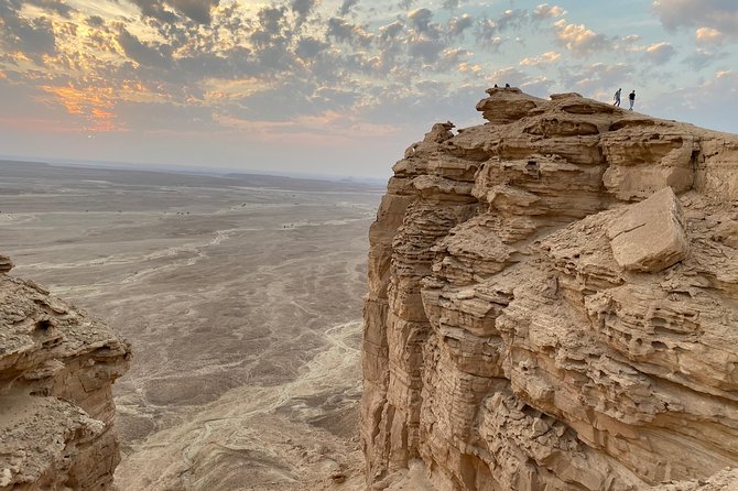 Edge of the World with 4x4 vehicles, sunset Dinner and stargazing - Edge of the World from Riyadh, done the easy way