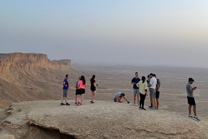Edge of the World with 4x4 vehicles, sunset Dinner and stargazing - Walking the clifftops at sunset: how the guided hike works