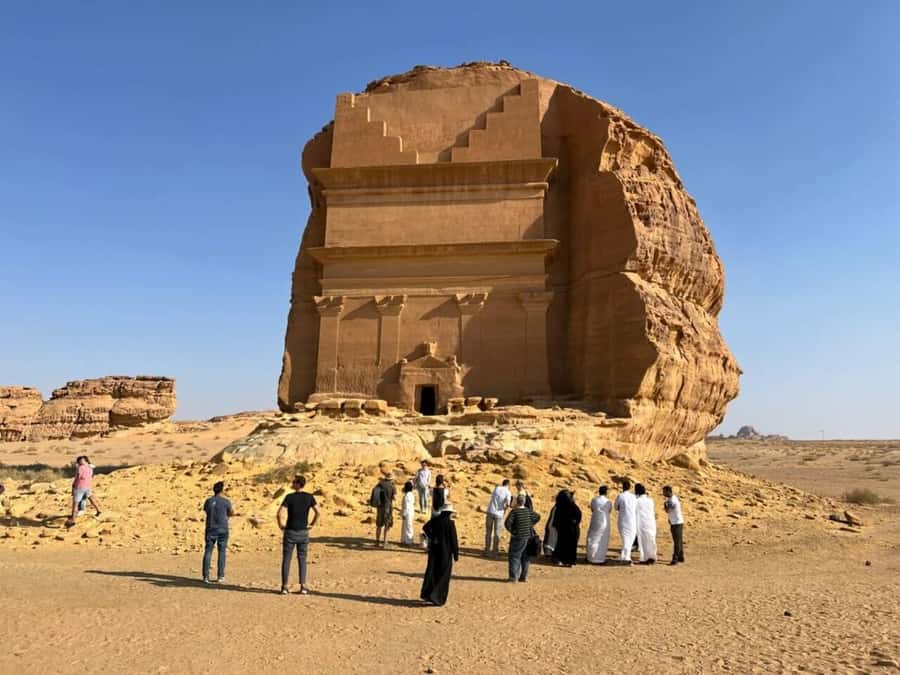 Fancy Tour of Hegra in a Vintage Land Rover - Al Diwan and the Tomb of Liyah: Where the Tour Really Hits