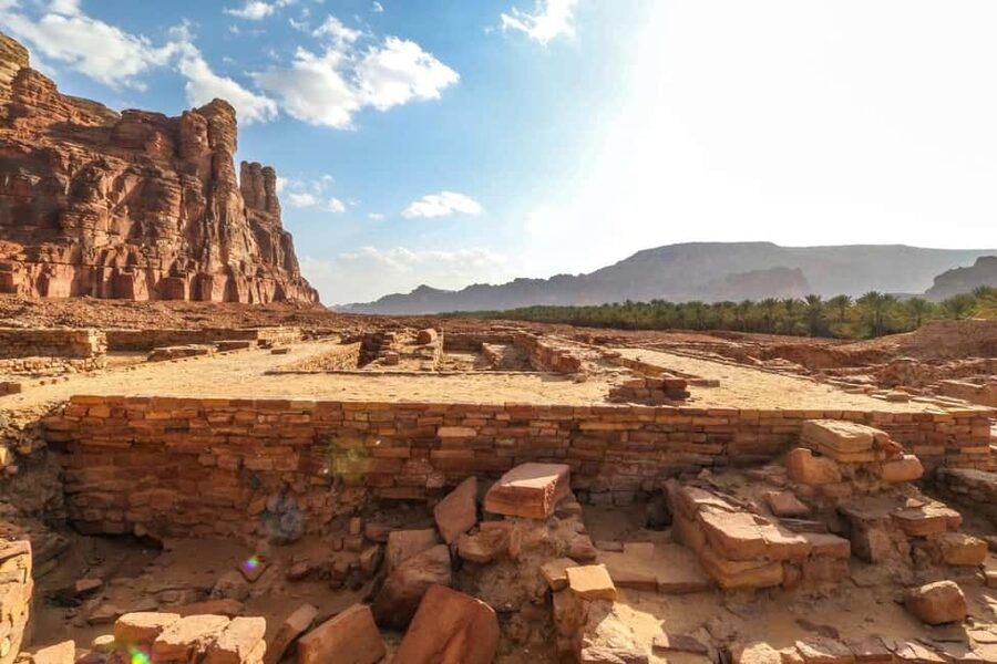 From AlUla: Hegra, Dadan and Ikmah Highlights Tours - Jabal AlAhmar and its 18 rock-cut tombs
