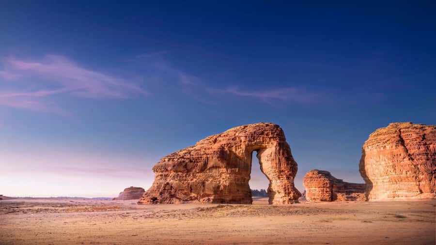 From AlUla: Hegra Tour - Guide and Language: English, Arabic, and What to Expect in Practice