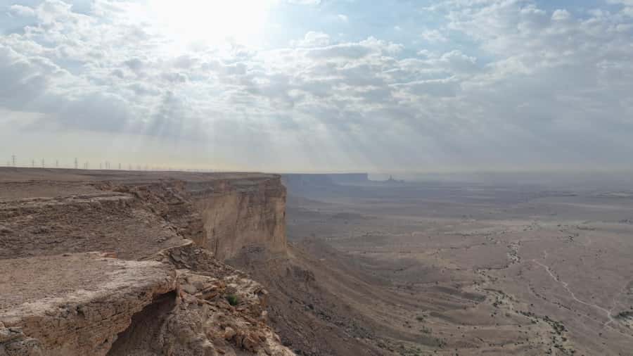 From Riyadh: Edge of the World and Darb Al-Manjoor Adventure - What to bring (and what to skip) so the trip stays pleasant