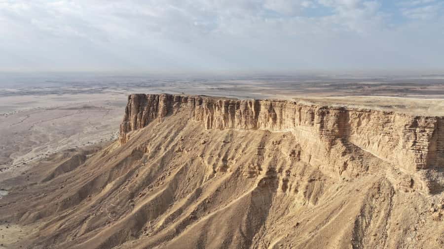 From Riyadh: Edge of the World and Darb Al-Manjoor Adventure - Best time to go: plan around sunset and your comfort level