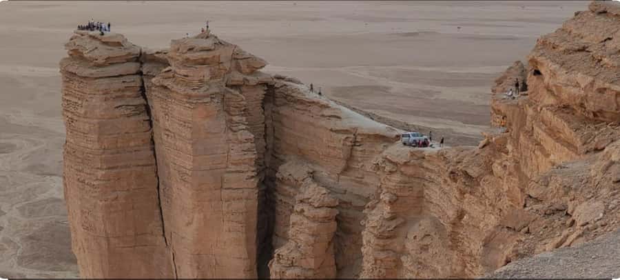 From Riyadh: Tuwaiq Mountains and Najd Plateau Day Trip - Meeting at Tijan Plaza, Dunkin Donuts, and How the Day Starts Smoothly