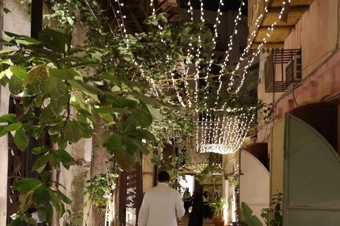 Historic District Tour in Jeddah by a Local Guide - Ayat’s Style: Careful, Adaptable, and Practical