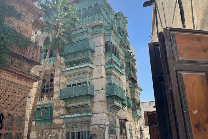 Historical & Heritage Tour in Jeddah Al Balad - Qabel Trail and souq streets: shopping with a purpose