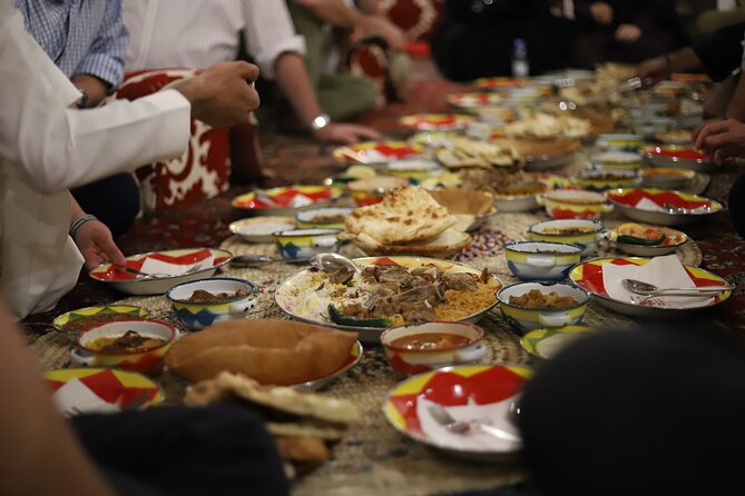 Interactive Saudi Cuisine and Cultural Experience - Najd regional feast and dining etiquette at the table