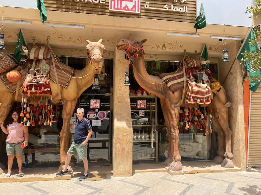 Jeddah: Al-Balad Historical Highlights City Tour - Al Shafi Mosque: the oldest mosque in Jeddah, seen with a guide’s context