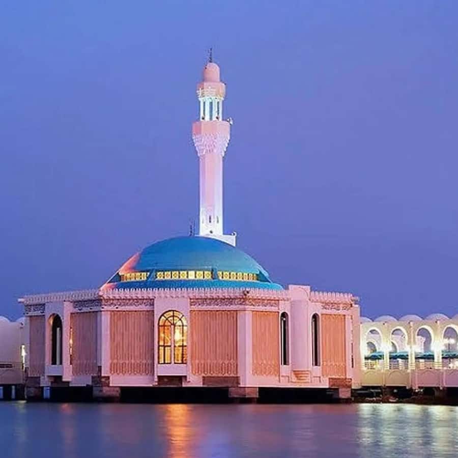 Jeddah: Al-Balad Old Town Tour with Guide - Al-Shafei Mosque, wooden minaret peace in the middle of the old town