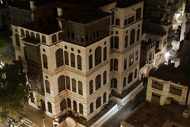 Jeddah discover old Jeddah Albalad - Bab Jadid: the short stop that sets the tone for Old Town
