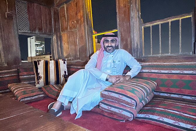 Jeddah Heritage Tour Unveiling History and Culture - Meeting at Zenel House and getting oriented fast