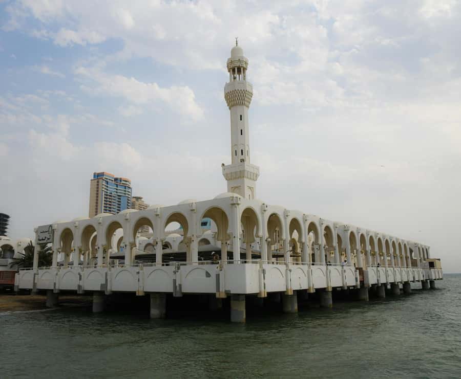 Jeddah : Jeddah’s Traditional Tour - Corniche views, the Jeddah sign, and a proper waterfront finish