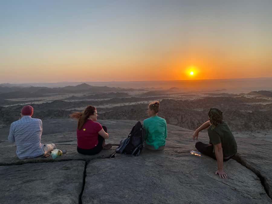 Jeddah: Moon Mountain Guided Hiking Tour with Snacks - Moon Mountain, your Jeddah pickup, and the start of the day