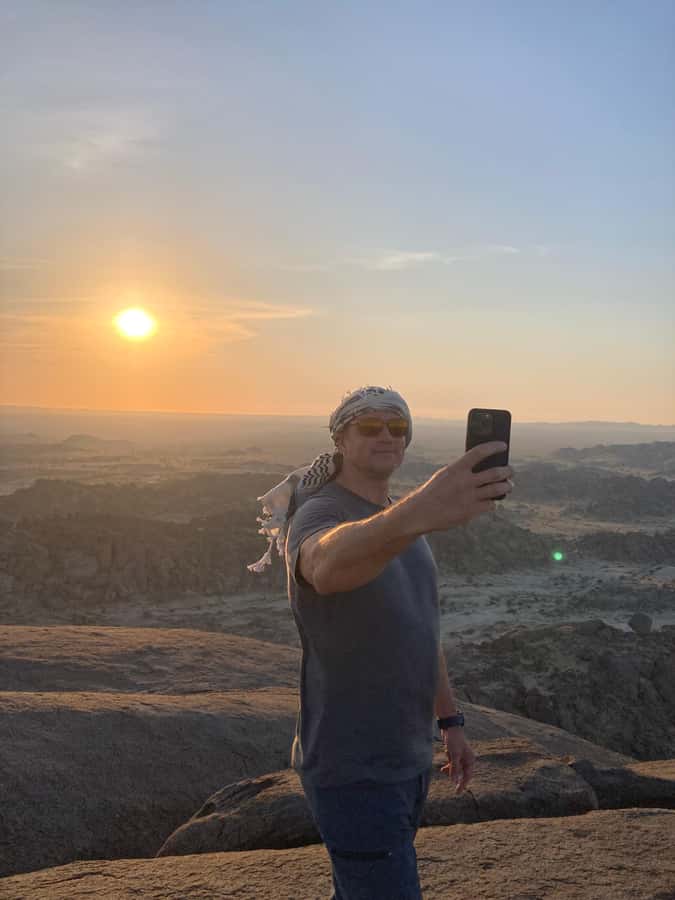 Jeddah: Moon Mountain Guided Hiking Tour with Snacks - Should you book Moon Mountain in Jeddah?