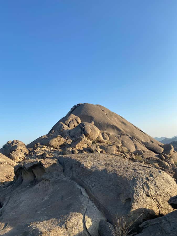 Jeddah: Moon Mountain Guided Hiking Tour with Snacks - The Moon Mountain trail: easy to moderate, with shoes that really grip