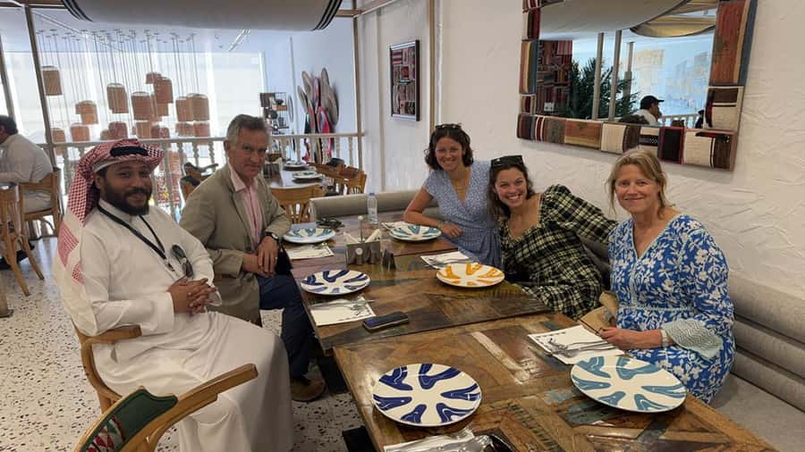Jeddah: Private Highlights Tour of Most Instagrammable Spots - Pickup, Air-Conditioned Comfort, and a Photo-First Plan