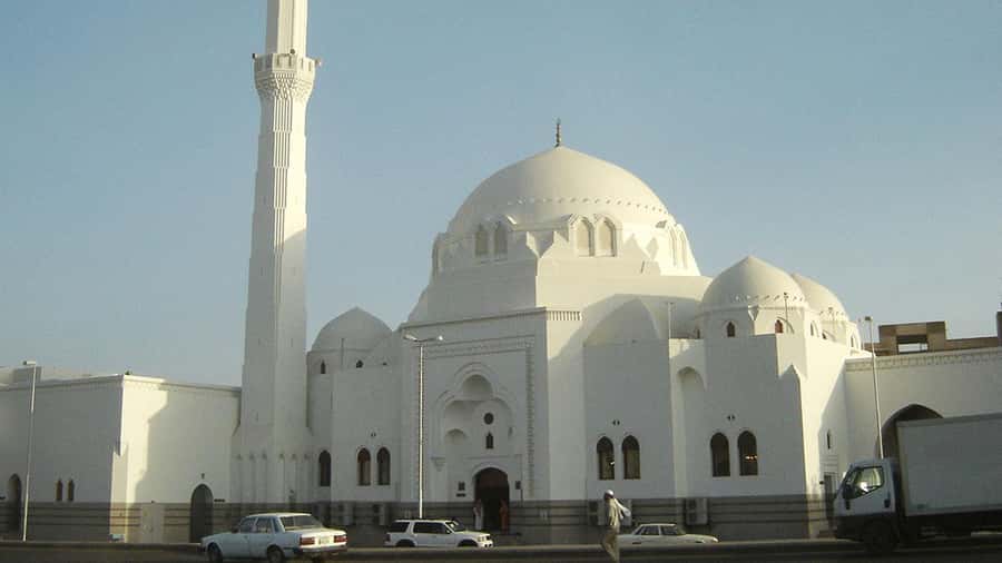 Madina: Guided Tour of the City's Historical Sights - Salman Farsi Well and Farm, plus Museums Stops