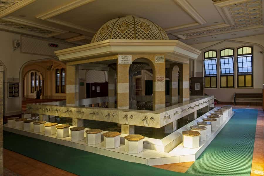 Medina Ziyarats ( Visit Holy Places) - Masjed Quba (50 minutes): a calm start that sets the tone