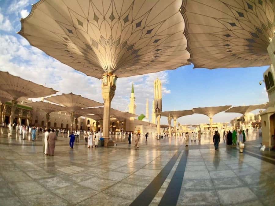 Medina Ziyarats ( Visit Holy Places) - Masjid al-Jummah (50 minutes): experiencing the city’s religious rhythm