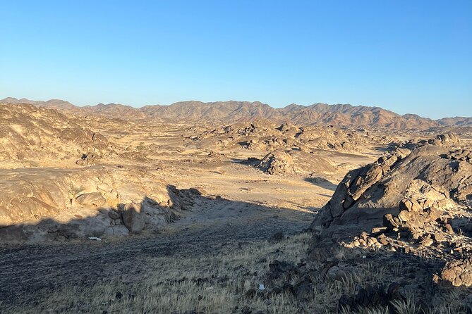 Moon Mountain Hike from Jeddah City - Stop 2, Ghran in Moon Valley: Desert Views, Rock Formations, and Quiet Time