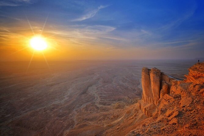 Private Trip to Edge Of The World Riyadh - Private trip format: up to 6 people, pickup included
