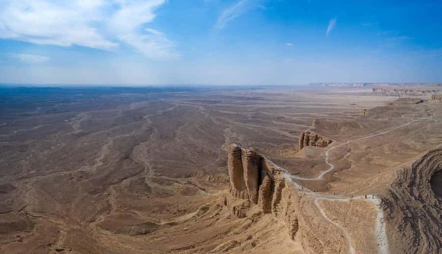 Riyadh Edge of The World and Bat Cave Visit by Bus - Dinner, snacks, and the evening sky moment