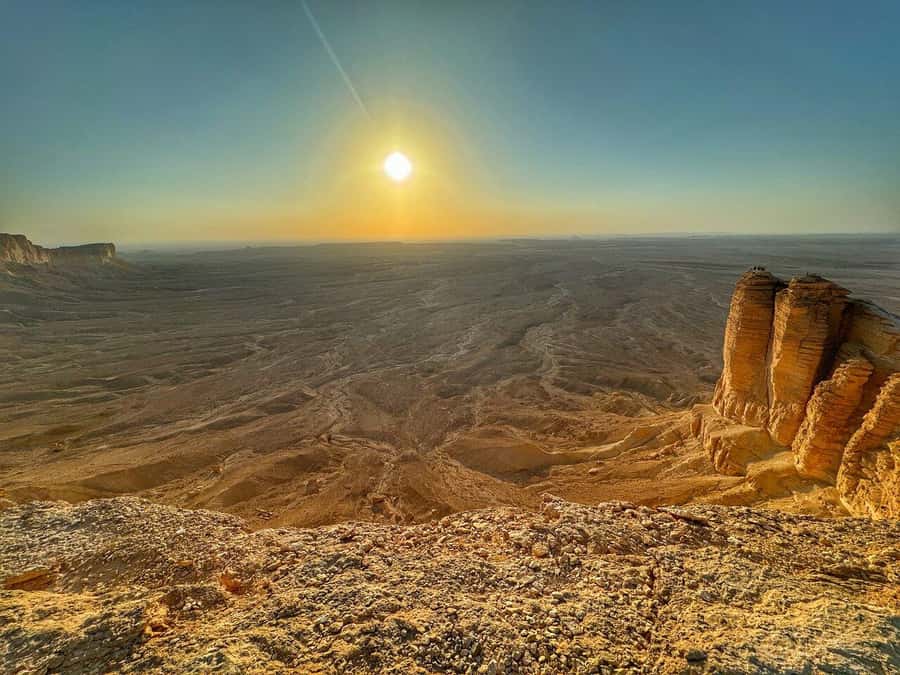 Riyadh: Edge Of The World and Bats Cave Tour by 4x4 - Campfire coffee, dinner options, and the social side of the desert
