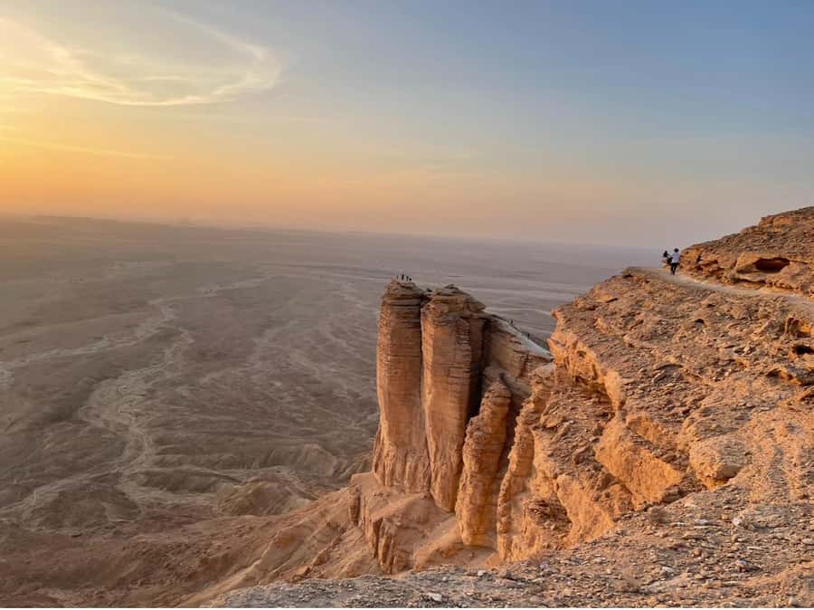 Riyadh: Edge Of The World, camels &Stargazing with 4x4 - Edge of the World in Riyadh, and why the timing matters so much