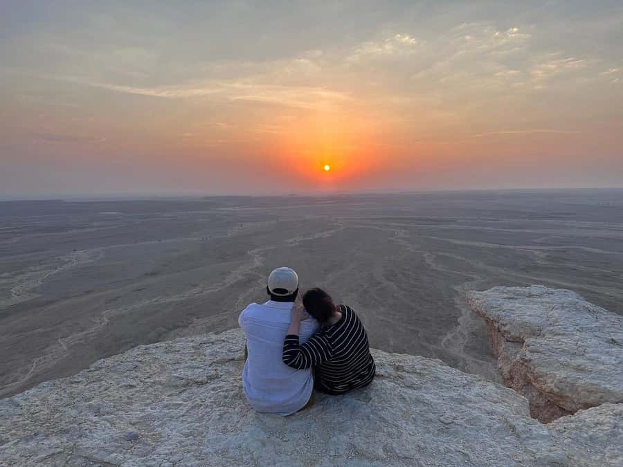 Riyadh: Edge of the World Private Guided Tour with dinner - Why This Edge of the World Day Trip Feels Different from Typical Riyadh Tours