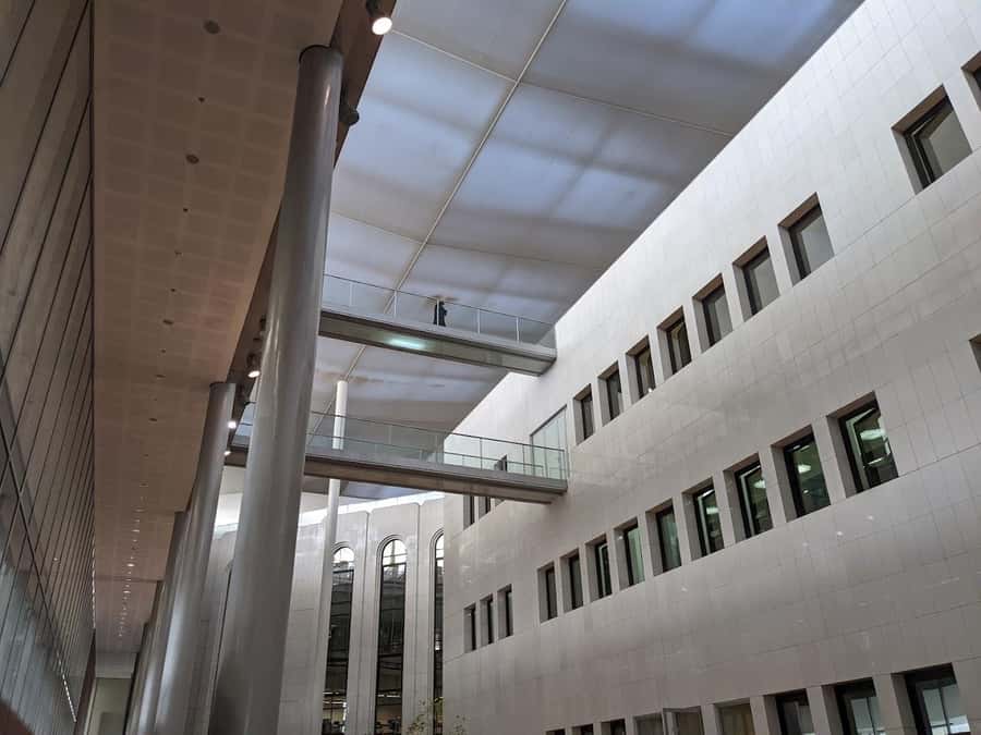 Riyadh: King Fahad National Library Guided Tour - Small-group logistics that make the 2 hours work