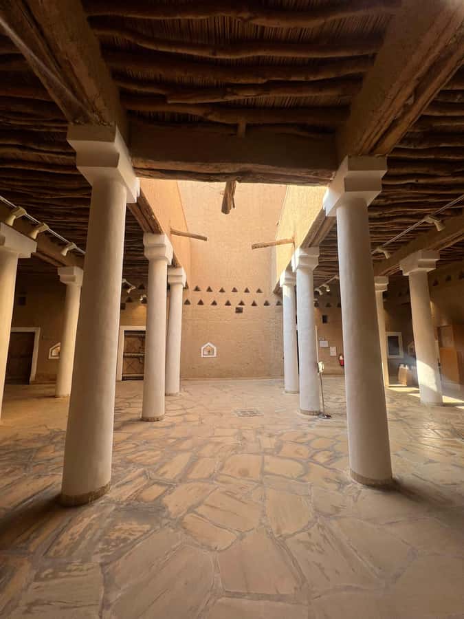 Riyadh: Masmak Fort, Souq AlZal, and Murabba Palace Tour - Souq AlZal: Antiques, Coins, and Old Tools in Riyadh’s Alley Life