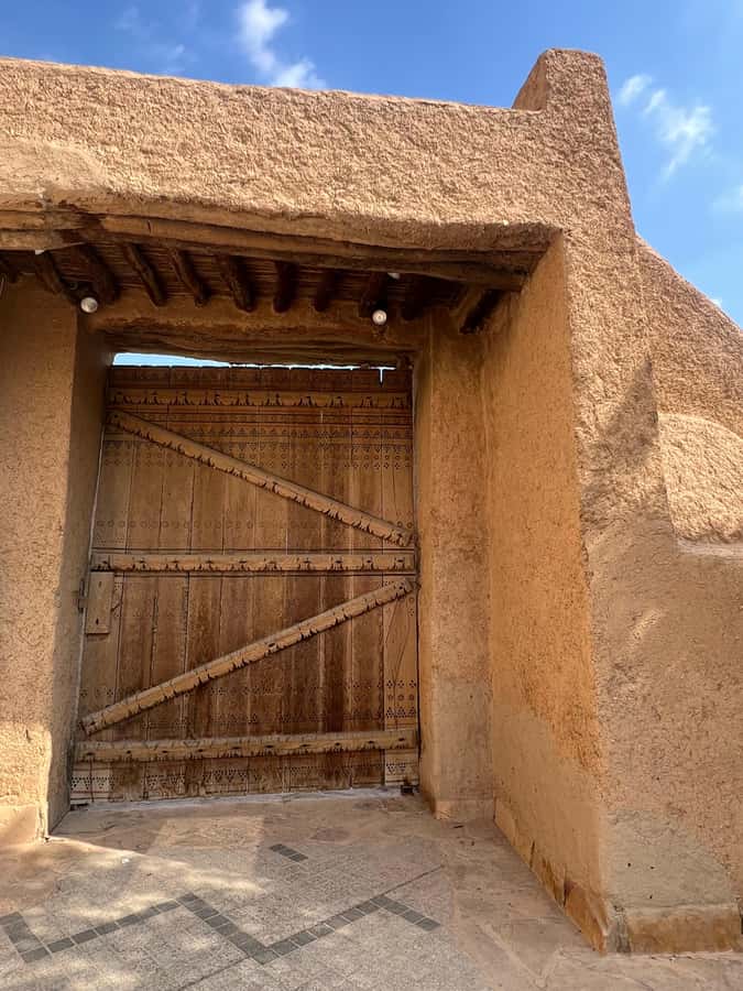 Riyadh: Masmak Fort, Souq AlZal, and Murabba Palace Tour - Najdi Village: A Heritage-Character Food Stop That Finishes the Story