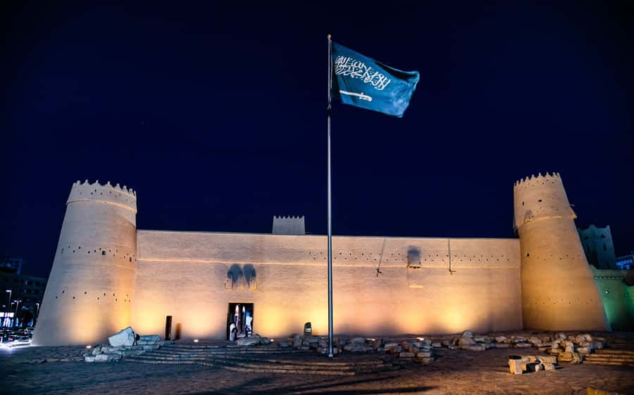 Riyadh: Old Riyadh & Sky Bridge Adventure Tour - Old Souq area walking: a close partner to Masmak Fort