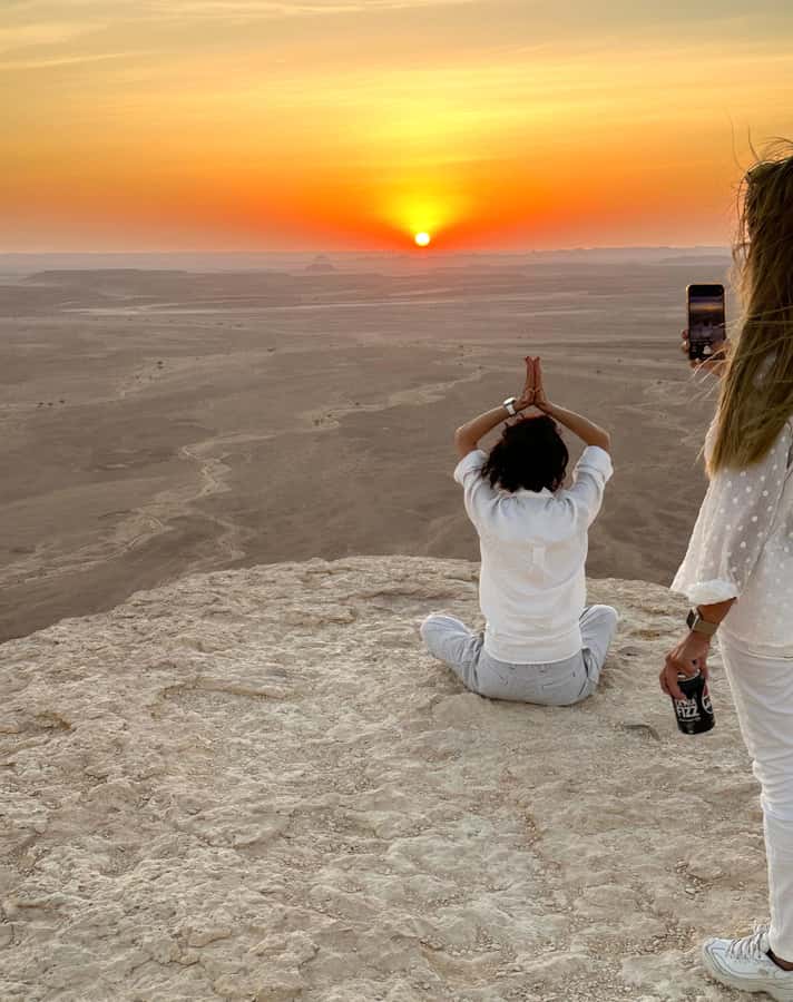 Riyadh Sunset Edge of the World & Deer Reserve 4WD Adventure - Guided photo help, plus the kind of hospitality you feel